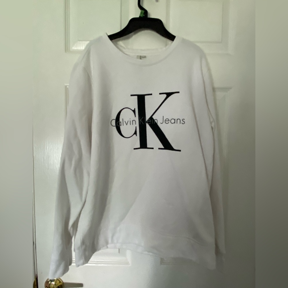 Women’s Calvin Klein sweatshirt